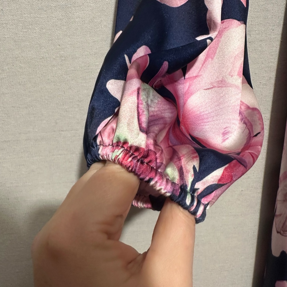 *SAMPLE* Monique Lhuillier Floral Long Sleeve Gown - size 4 - Picture 6 of 10